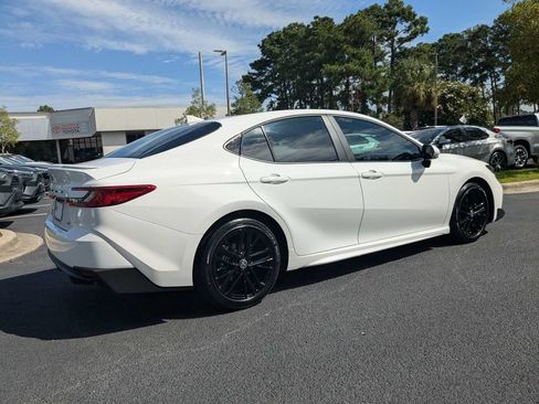 Used 2025 Toyota Camry SE FWD image 2