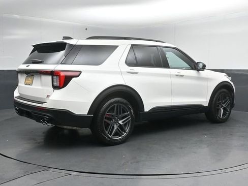 Certified 2025 Ford Explorer ST AWD/4WD image 7