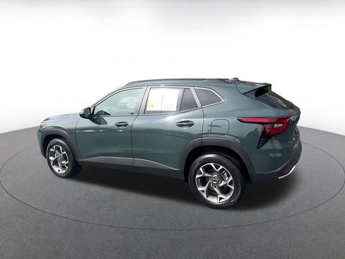 Used 2025 Chevrolet Trax LT w/ LT Convenience Package image 10