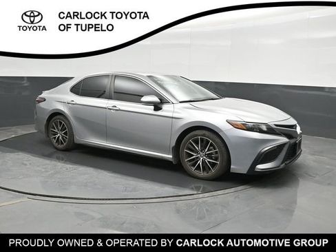Used 2024 Toyota Camry SE image 5