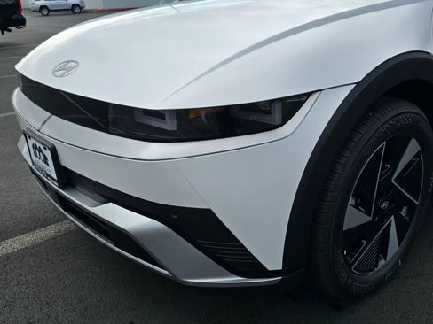 New 2025 Hyundai Ioniq 5 SEL image 10