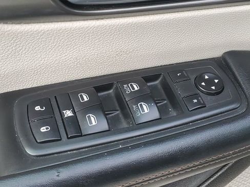 Used 2020 Chrysler Pacifica Touring-L image 25