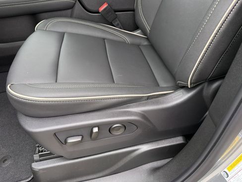 New 2026 GMC Yukon Elevation image 13