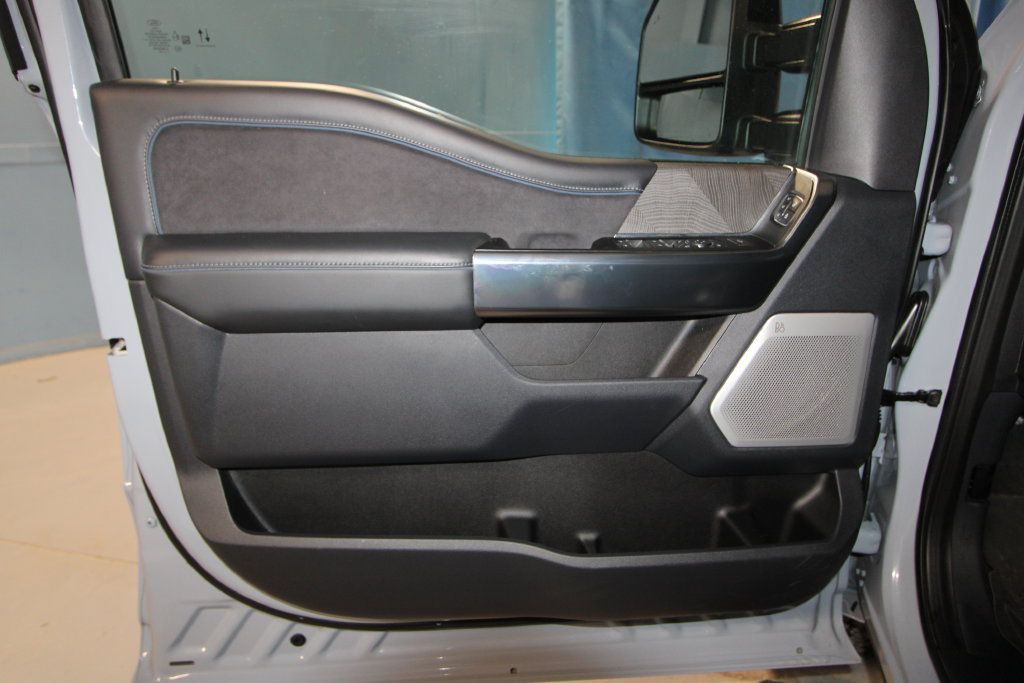 Used 2025 Ford F350 Platinum AWD/4WD image 5