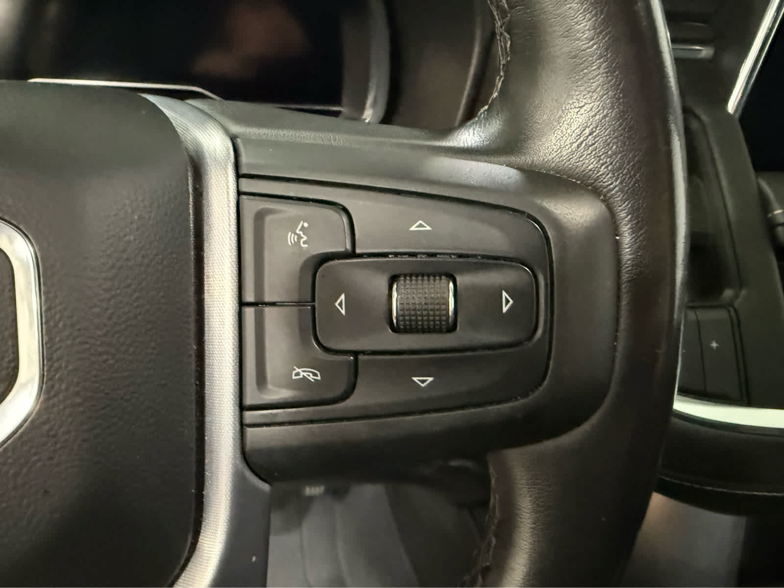 Used 2023 GMC Yukon XL SLT AWD/4WD image 18