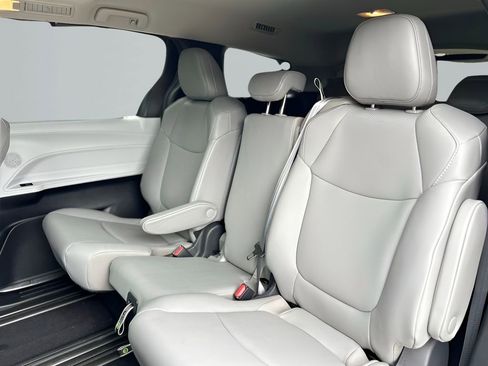 Used 2025 Toyota Sienna XLE image 13