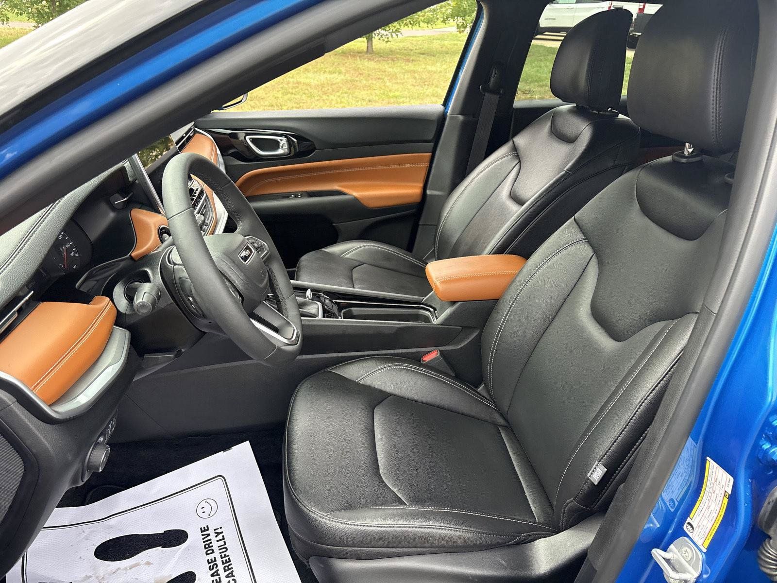 Used 2025 Jeep Compass Limited AWD/4WD image 9