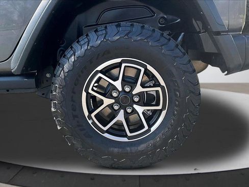 Certified 2025 Jeep Wrangler Unlimited Rubicon AWD/4WD image 34