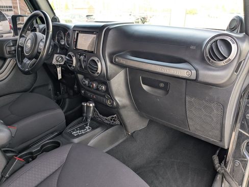 Used 2013 Jeep Wrangler Sport AWD/4WD image 26