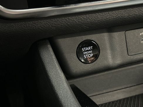 Used 2025 Nissan Rogue SV FWD image 25