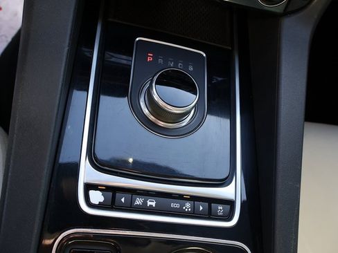 Used 2017 Jaguar F-PACE Prestige image 28