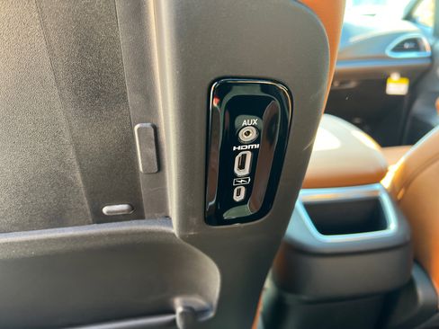 Used 2025 Chrysler Pacifica Pinnacle image 26