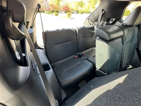 Used 2024 Mitsubishi Outlander SE image 18