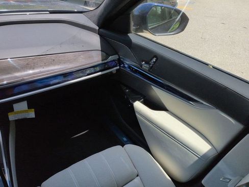 New 2026 BMW 760i xDrive w/ Executive Package image 17