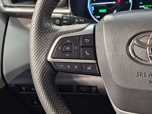 Certified 2024 Toyota Sienna Limited FWD image 28