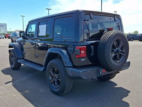 Used 2021 Jeep Wrangler Unlimited Sahara AWD/4WD image 4
