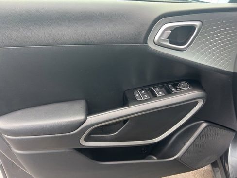 Used 2022 Kia Soul LX w/ Technology Package image 14
