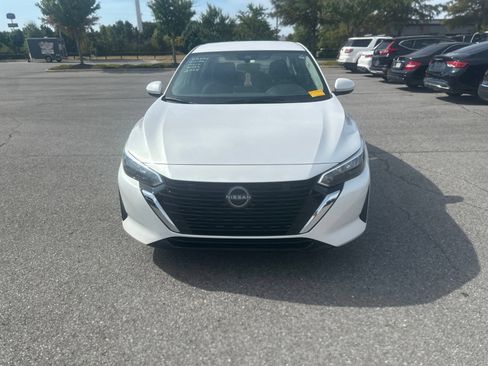 Used 2024 Nissan Sentra SV FWD image 2