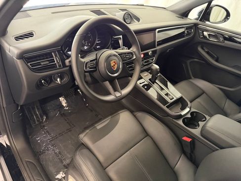 Certified 2026 Porsche Macan AWD/4WD image 4