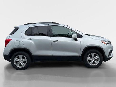 Used 2022 Chevrolet Trax LT w/ Driver Confidence Package AWD/4WD image 3