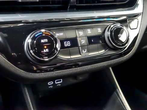 Certified 2025 Buick Envista Sport Touring image 23