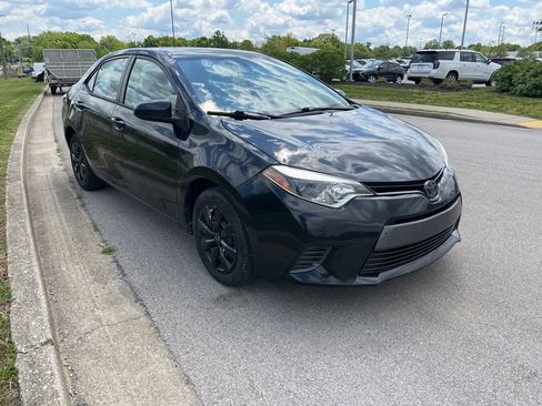 Used 2016 Toyota Corolla LE FWD image 2