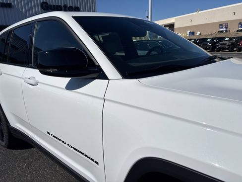 New 2026 Jeep Grand Cherokee Limited AWD/4WD image 4