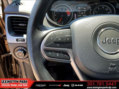 Used 2020 Jeep Cherokee Latitude w/ Quick Order Package 26F North AWD/4WD image 11