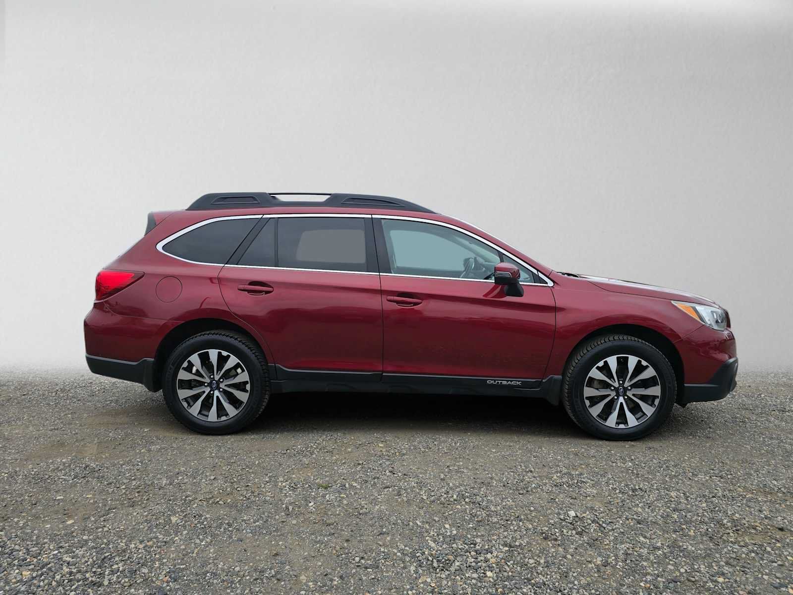 Used 2016 Subaru Outback 2.5i Limited AWD/4WD image 2