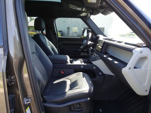 Used 2022 Land Rover Defender 110 SE AWD/4WD image 29