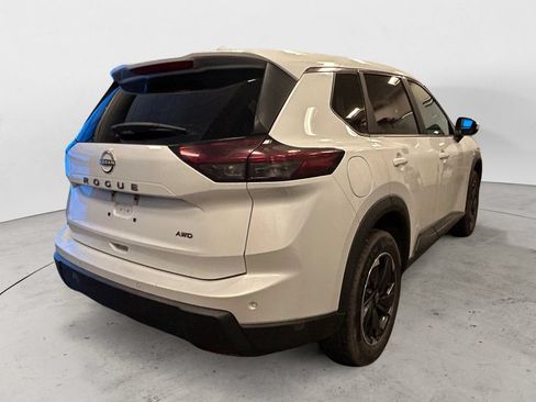 Used 2025 Nissan Rogue SV AWD/4WD image 6