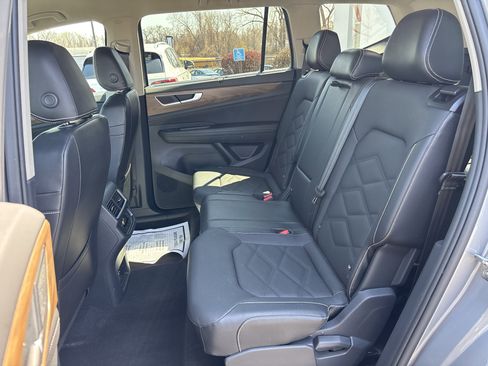 Used 2025 Volkswagen Atlas SE AWD/4WD image 25