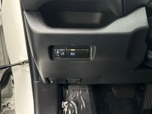 Used 2022 Toyota RAV4 LE AWD/4WD image 24
