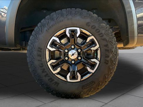 Used 2024 Chevrolet Silverado 1500 ZR2 AWD/4WD image 10