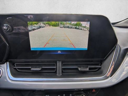 Used 2025 Chevrolet Trax LT FWD image 14