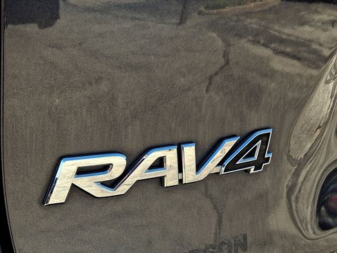Used 2019 Toyota RAV4 LE FWD image 30