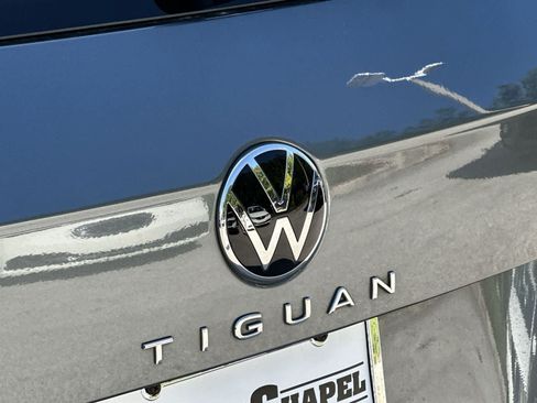 Used 2024 Volkswagen Tiguan SE FWD image 11