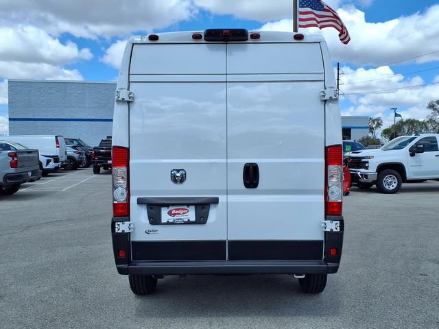 Used 2024 RAM ProMaster 2500 w/ Convenience Group FWD image 4