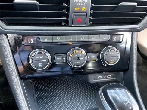 Used 2024 Volkswagen Jetta SE FWD image 31