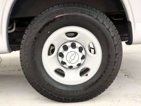 Used 2017 Chevrolet Express 2500 LS image 29