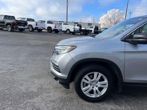 Used 2017 Honda Pilot LX image 4