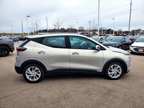 Used 2023 Chevrolet Bolt EUV LT image 4