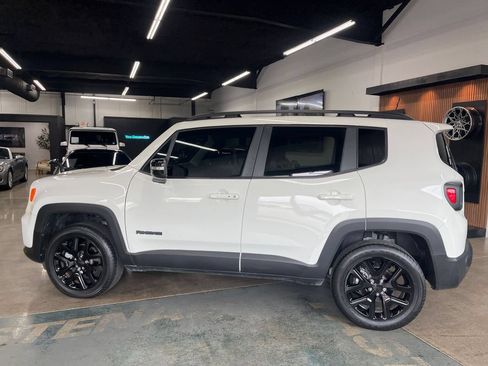 Used 2023 Jeep Renegade Altitude w/ Sun/Sound Group AWD/4WD image 6