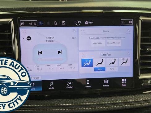 Used 2023 Chrysler Pacifica Touring-L image 17