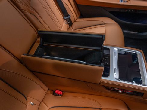 Used 2022 BMW ALPINA B7 xDrive AWD/4WD image 64