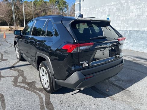 Used 2021 Toyota RAV4 LE image 5