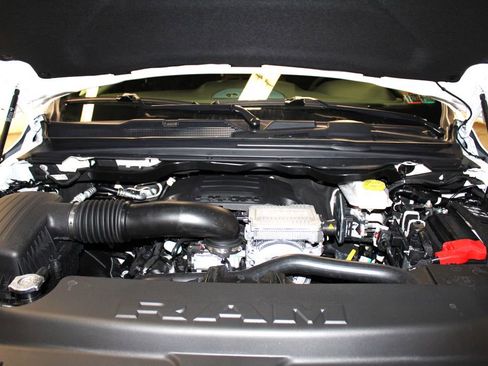 New 2026 RAM 1500 4x4 Crew Cab image 44