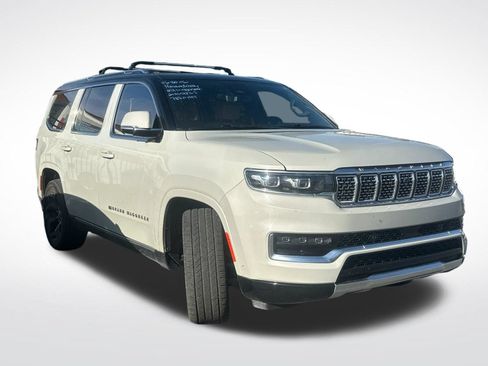Used 2022 Jeep Grand Wagoneer Series III AWD/4WD image 37