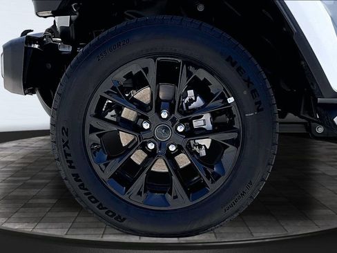 Used 2025 Jeep Wrangler Unlimited Sahara AWD/4WD image 32