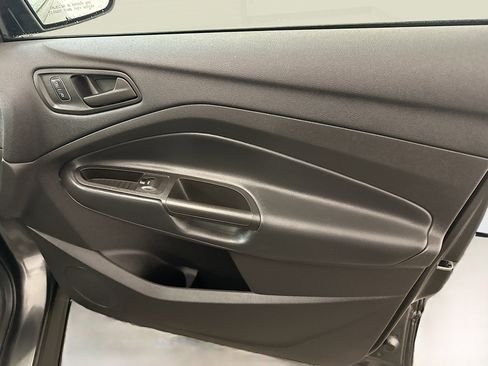 Used 2018 Ford Escape S image 32